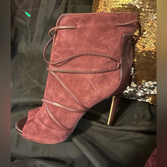 Guess Booties - Picture 3 of 4